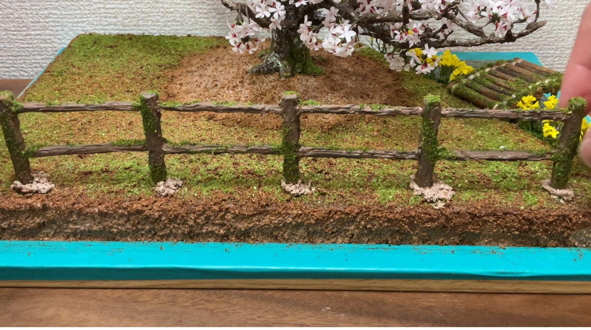 ほぼ100均の材料で桜のジオラマ作りに挑戦【橋・柵・ベンチ編